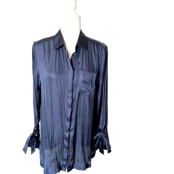 Banana Republic Silky Oversized Long Sleeve Button Up in Dark Grey Size Medium - Picture 2 of 10
